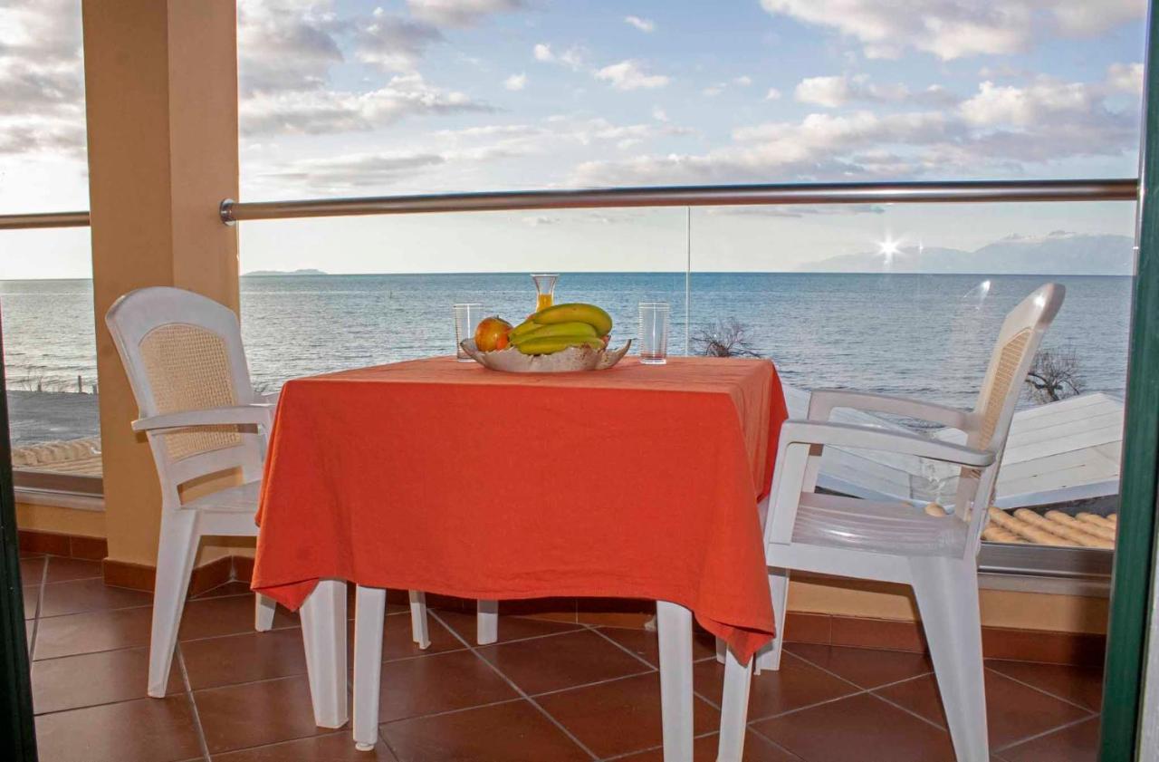 Frosos Beachfront Maisonette Acharavi アカラヴィ エクステリア 写真